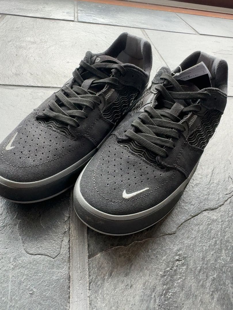 新品NIKE SB ISHOD DC7232-003 黒　27.5cm