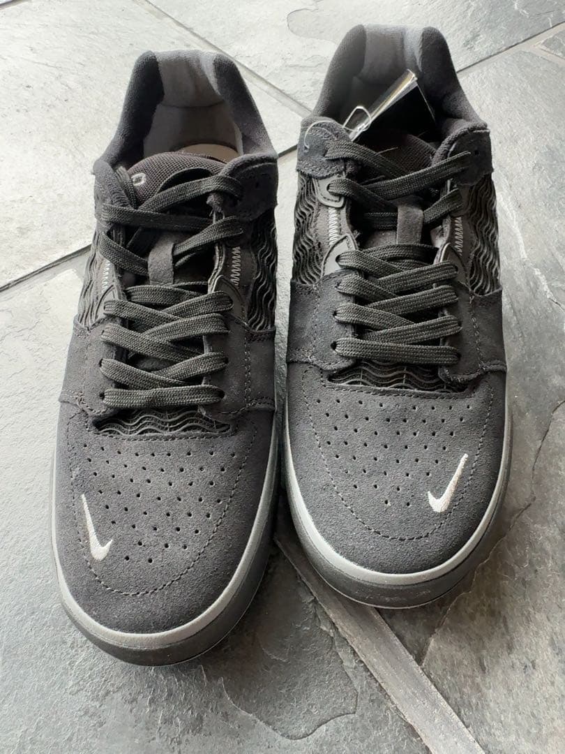 新品NIKE SB ISHOD DC7232-003 黒　27.5cm