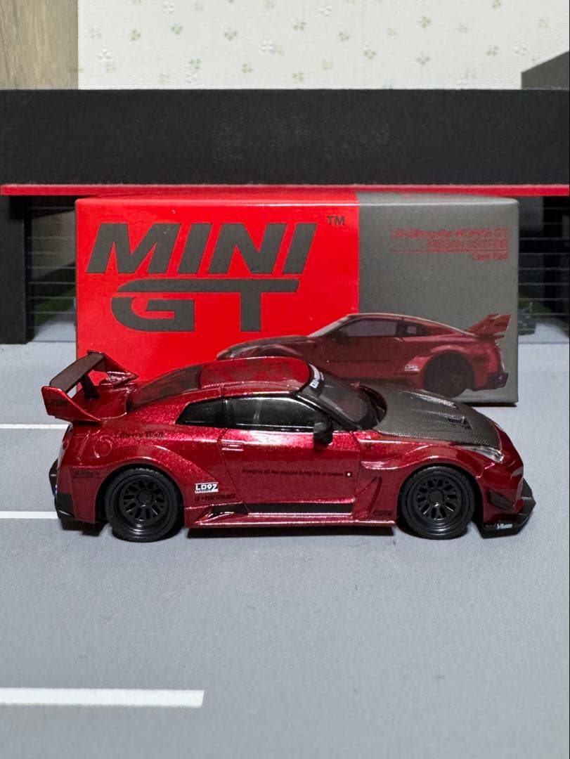 ミニカー minigt lbwk 35gtrr red