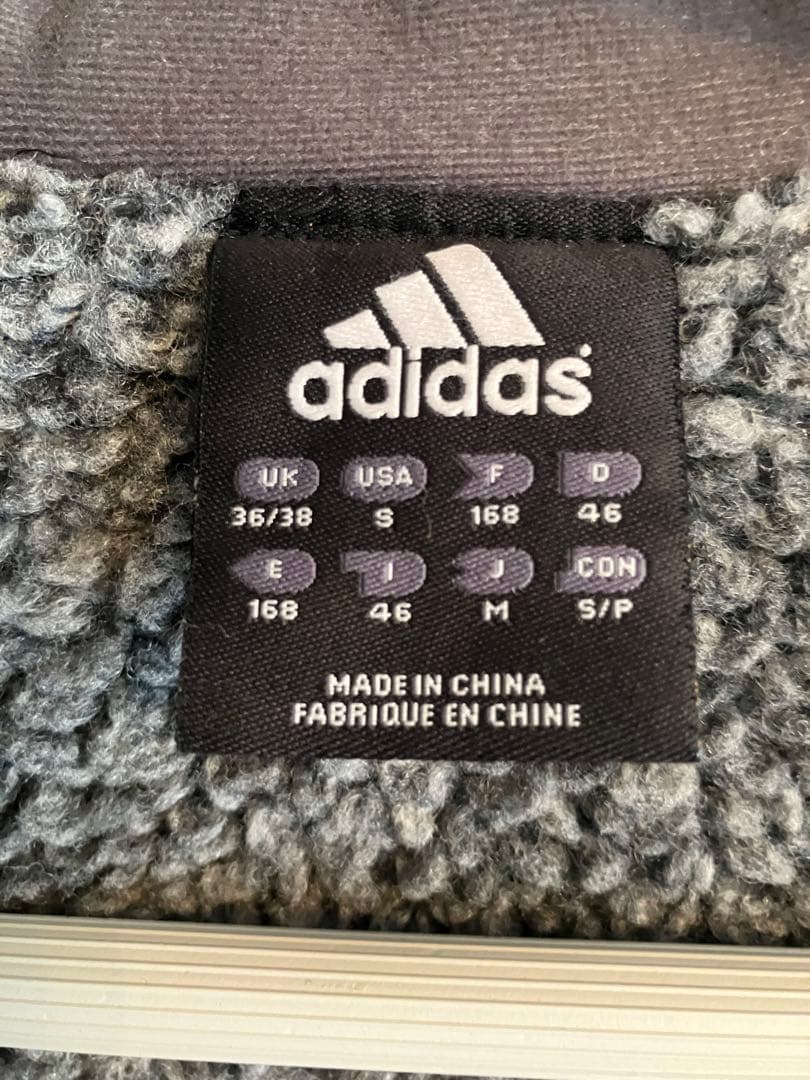 adidasベンチコート