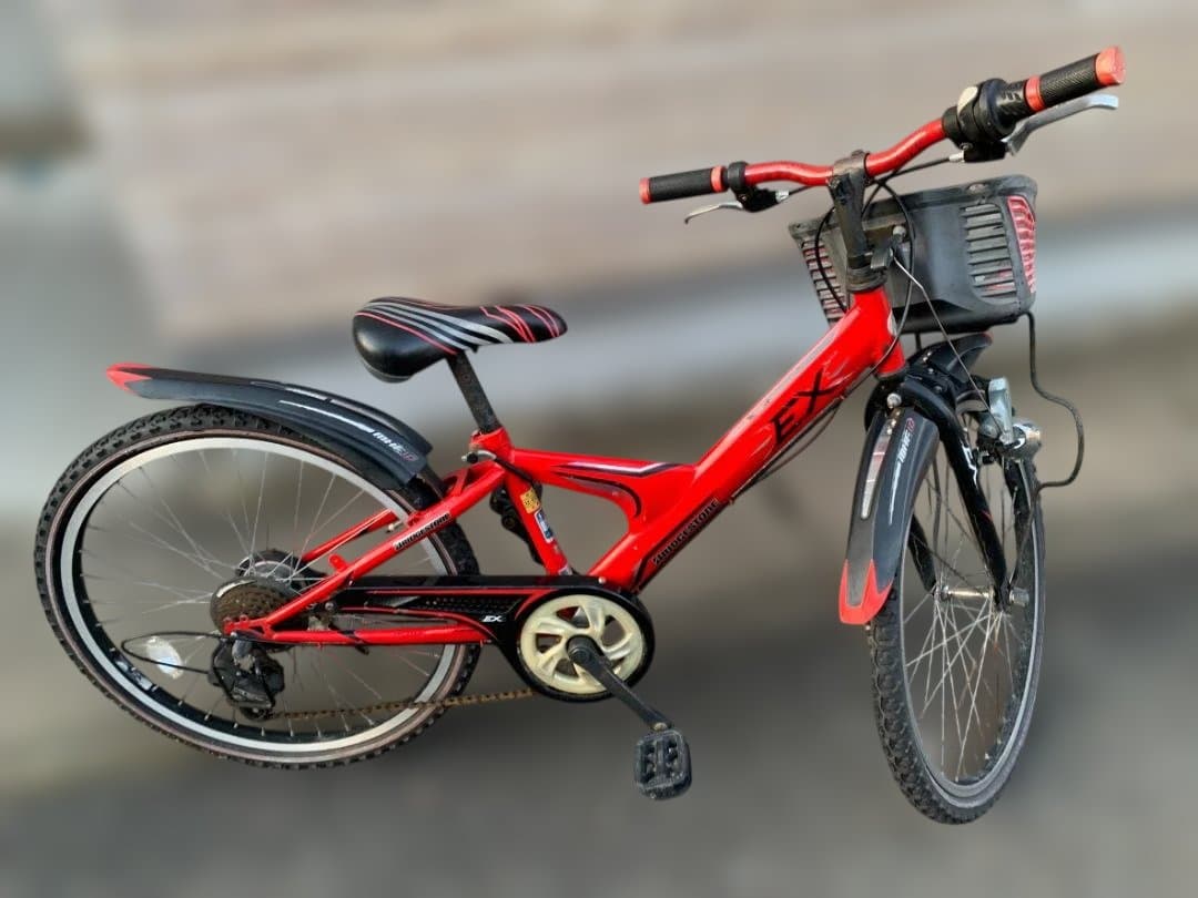 赤い子供用自転車 バスケット付き　ブリヂストン　２４インチ　引き取り限定