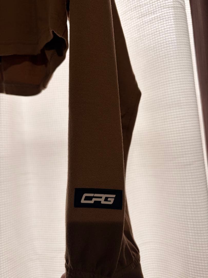 CPG 美品 クロップド丈 パーカー 薄手