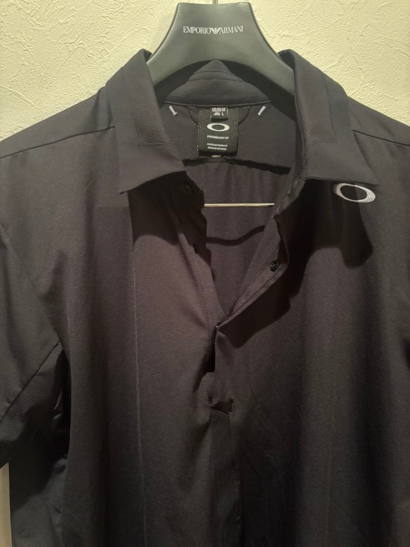 Oakley ブラック シャツ