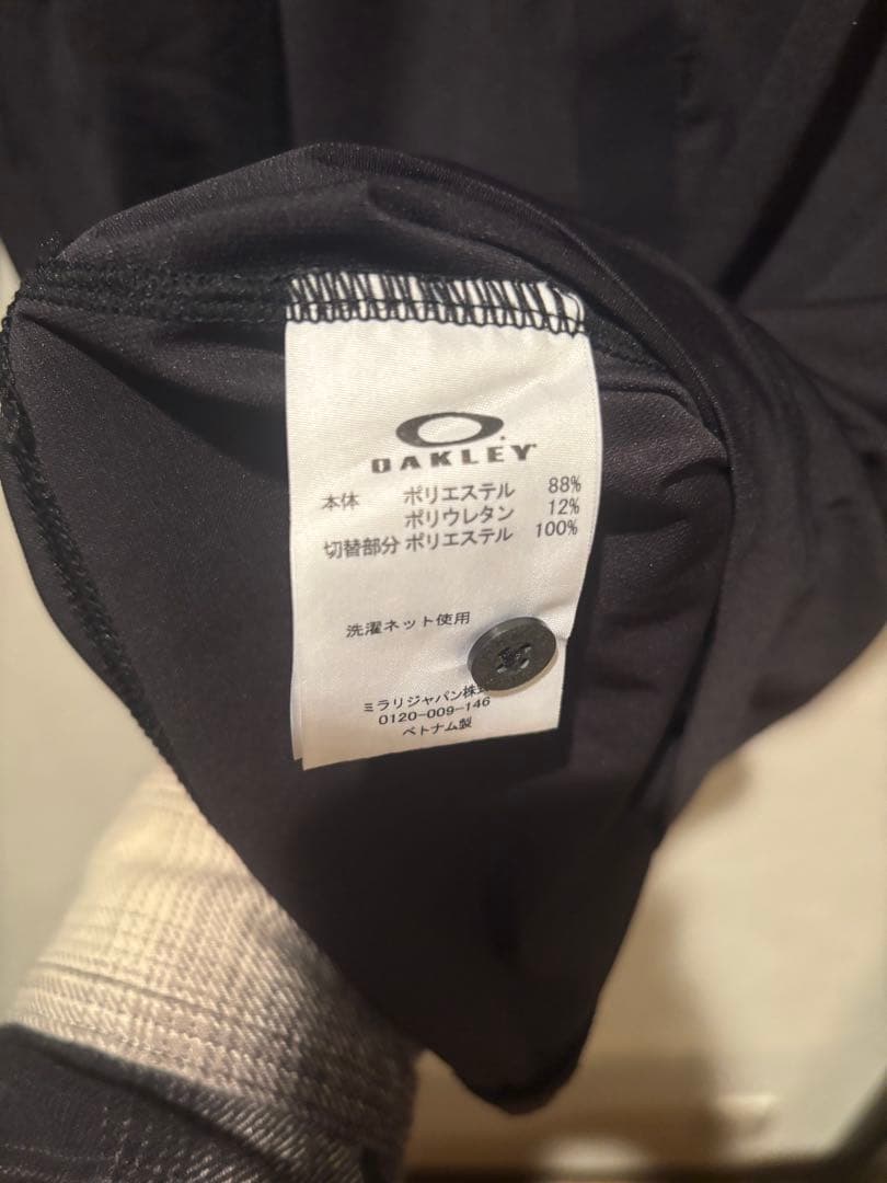 Oakley ブラック シャツ