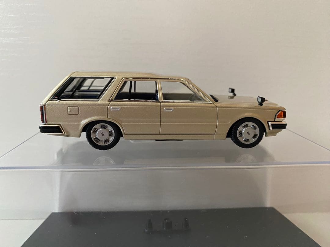 DISM 1/43 Y30 セドリックバン 後期型 1995