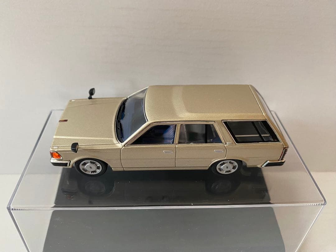 DISM 1/43 Y30 セドリックバン 後期型 1995