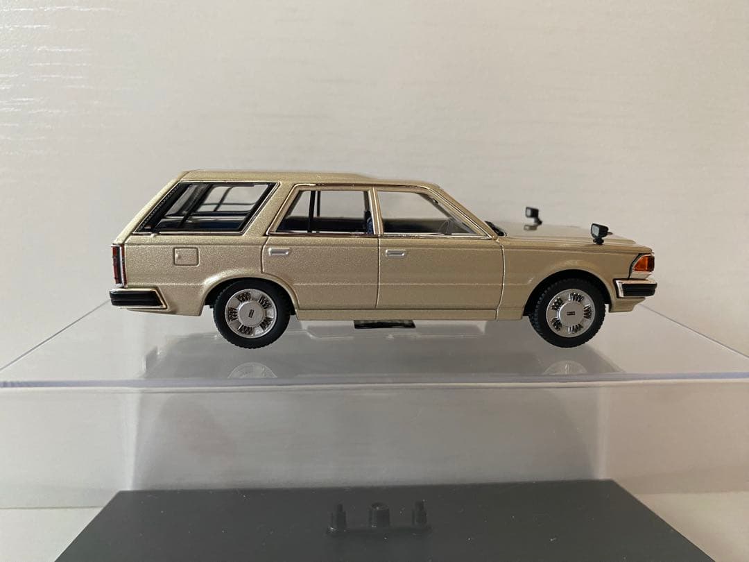 DISM 1/43 Y30 セドリックバン 後期型 1995