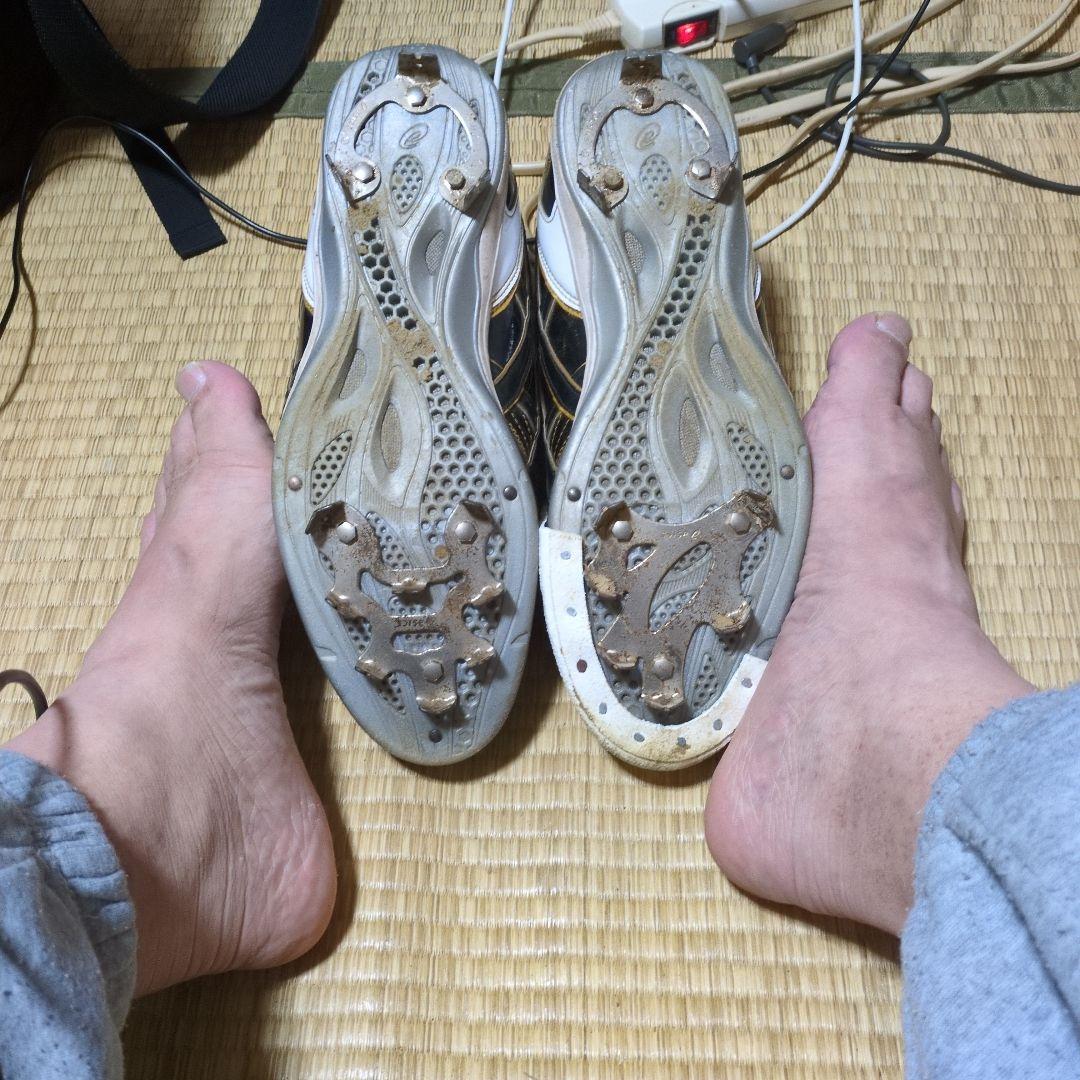 アシックスの野球スパイクです。27.5センチ 足に合わない為出品しました。3E
