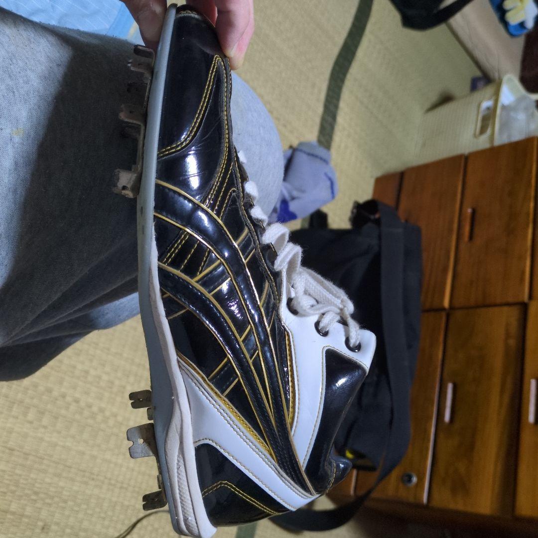 アシックスの野球スパイクです。27.5センチ 足に合わない為出品しました。3E