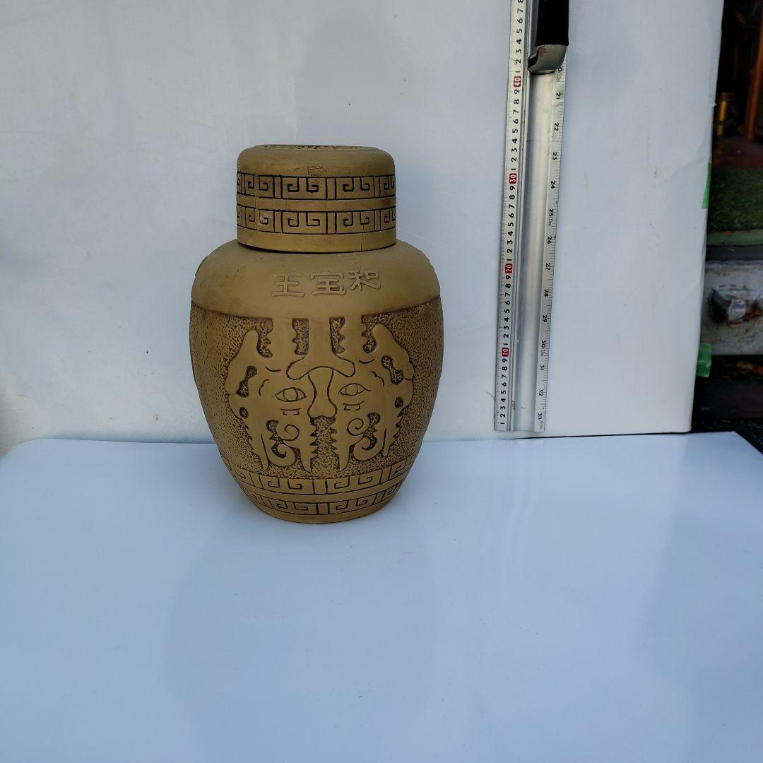 陶器製彫刻模様蓋付き容器