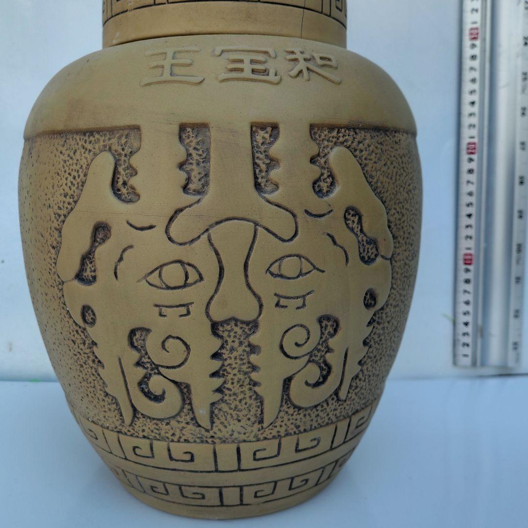 陶器製彫刻模様蓋付き容器