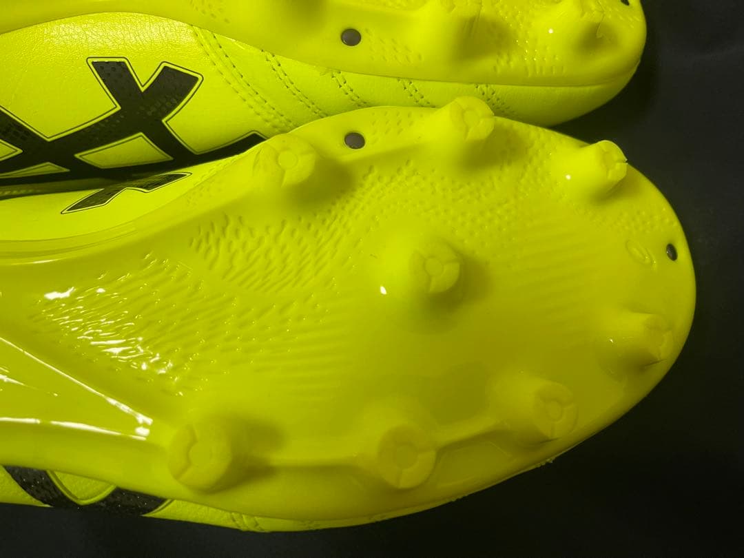 asics サッカーシューズ ネオンイエロー