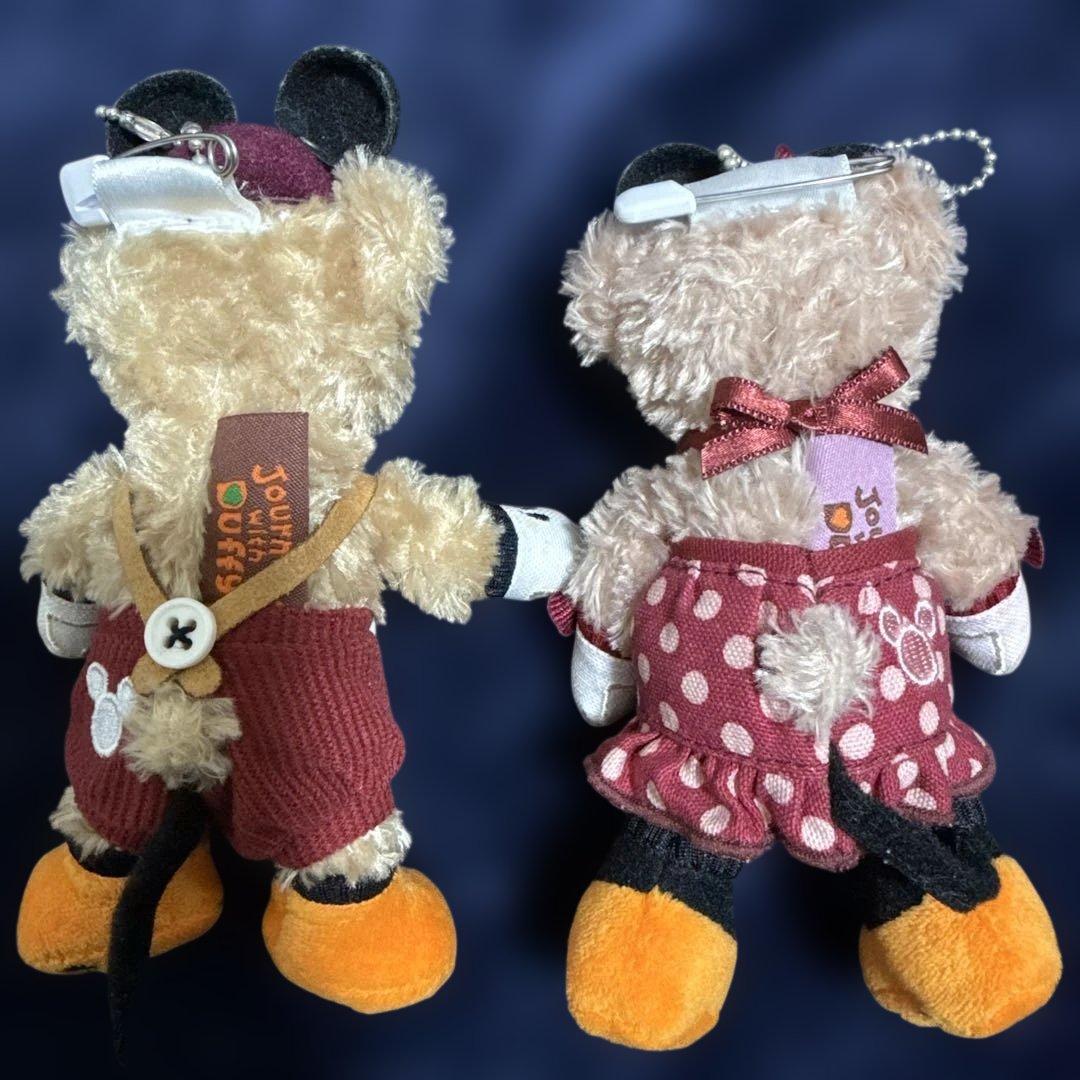 匿名配送！ダッフィーシェリーメイ ぬいぐるみバッジ