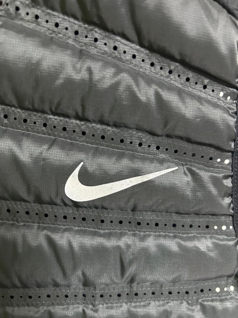 【美品】NIKE エアロロフト ランニングベスト ダウン