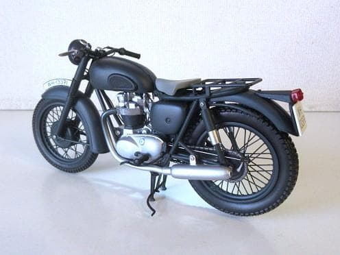 特価 MINICHAMPS 1/12 トライアンフTR6 Trophy「大脱走」