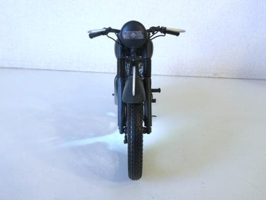 特価 MINICHAMPS 1/12 トライアンフTR6 Trophy「大脱走」