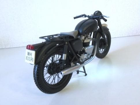 特価 MINICHAMPS 1/12 トライアンフTR6 Trophy「大脱走」