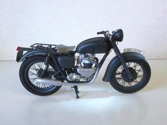 特価 MINICHAMPS 1/12 トライアンフTR6 Trophy「大脱走」