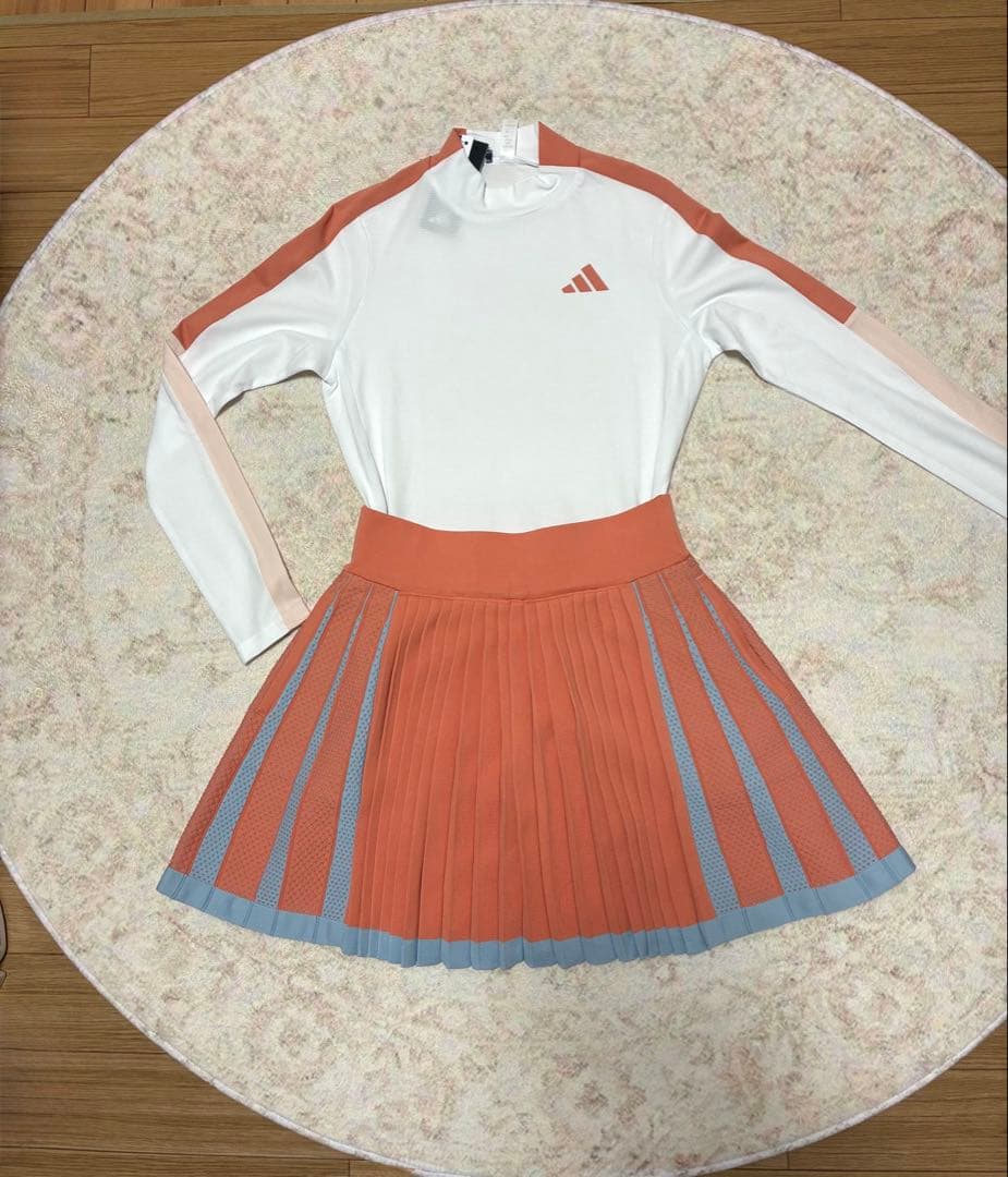 週末割✨アディダス 上下セット S 春モテコーデ　プリーツスカート　モックネック