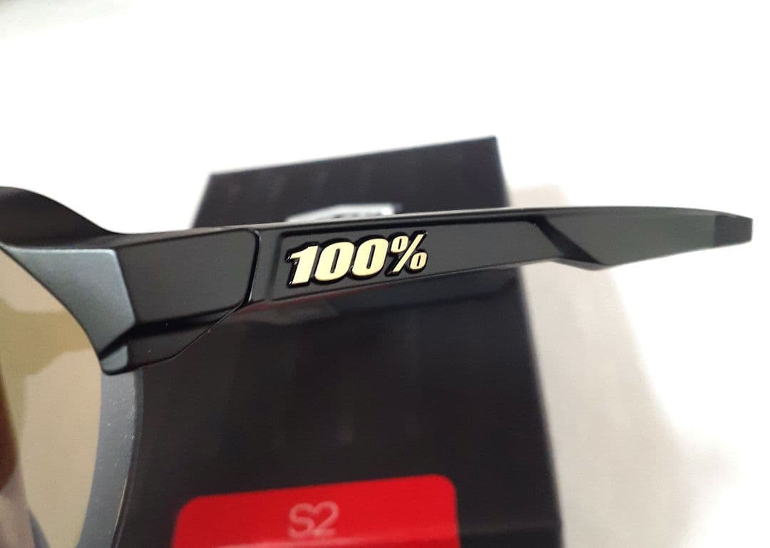 100% S2 マットブラック / ゴールドミラー ワンハンドレッド サングラス