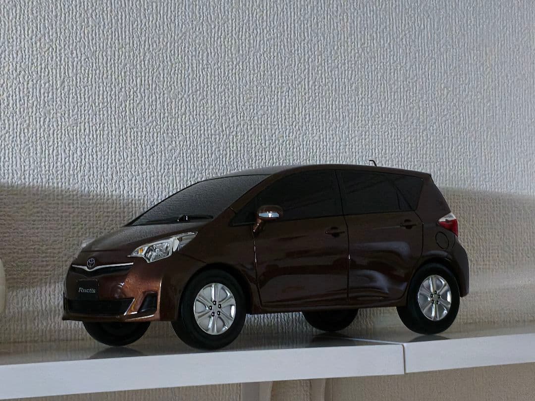 ラクティス　トヨタ　カラーサンプル　1/16？　ミニカー