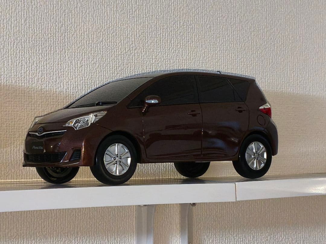 ラクティス　トヨタ　カラーサンプル　1/16？　ミニカー