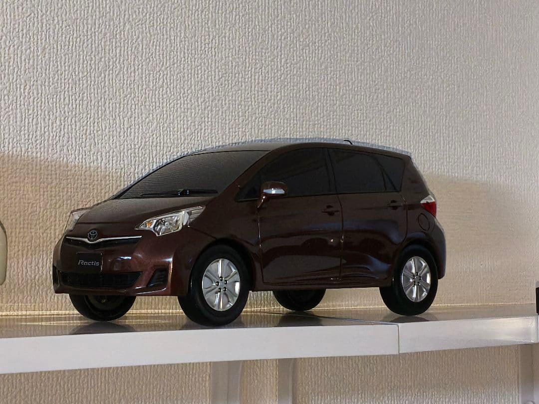 ラクティス　トヨタ　カラーサンプル　1/16？　ミニカー