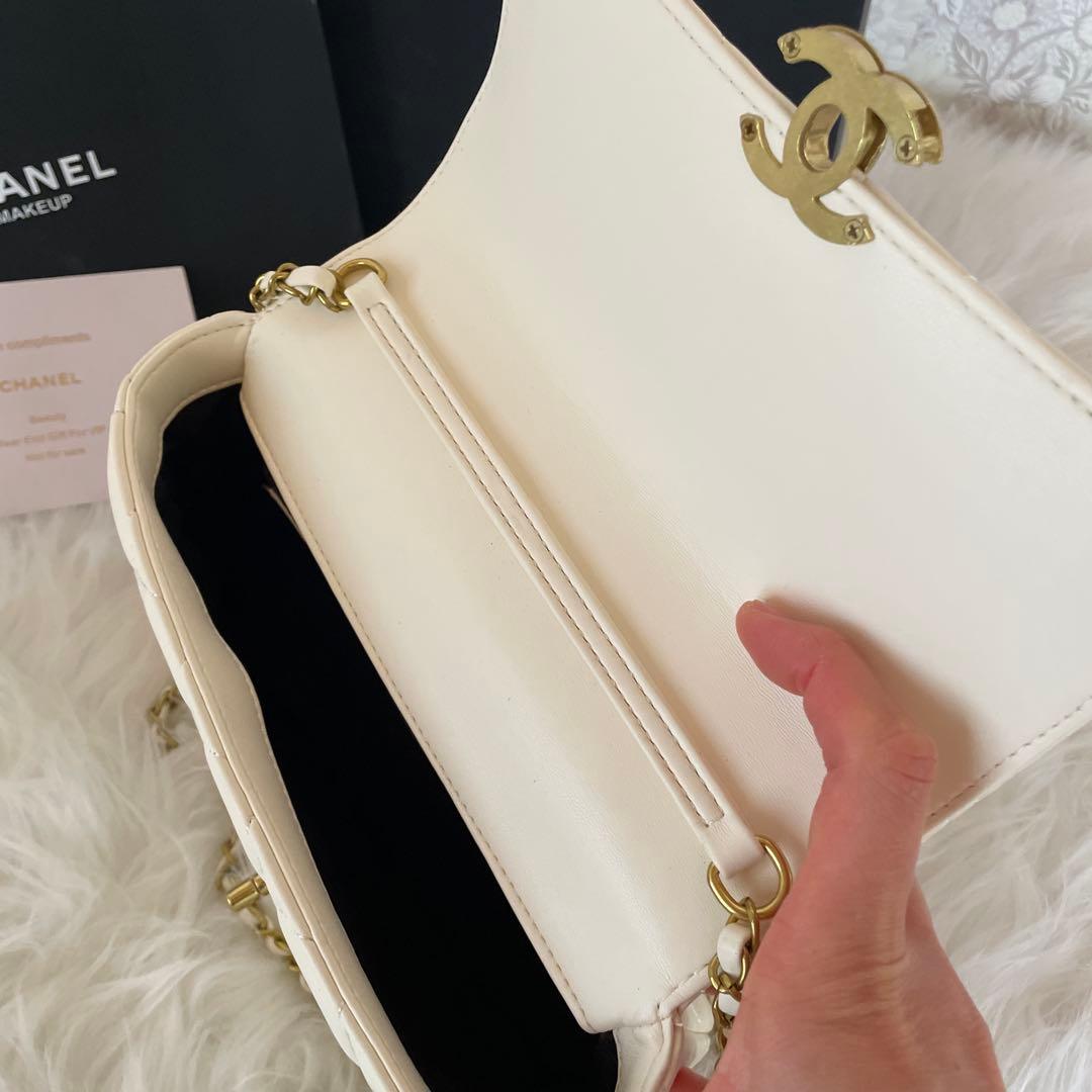 【専用購入で1,000円引き致します】CHANEL ホワイトキルティングバッグ
