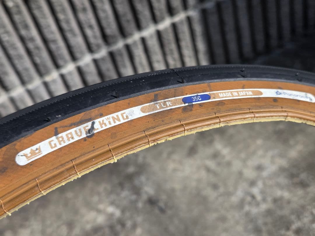グラベルキング 700×35C TLR 2本