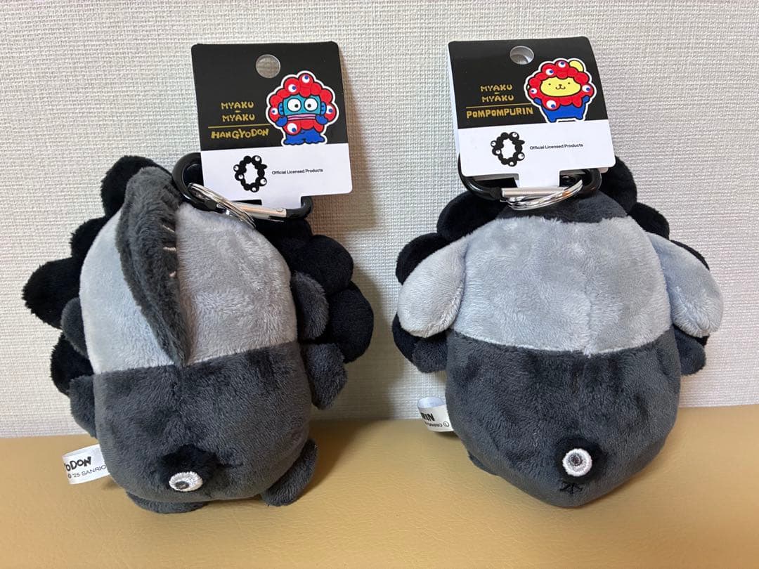 【サンリオ　ポムポムプリン＋ハンギョドン】黒ミャクミャク　マスコットキーホルダー