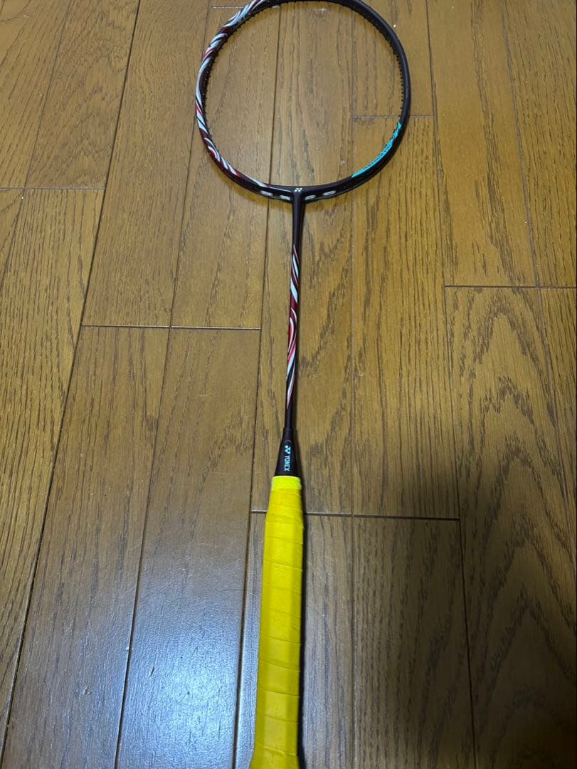 バドミントンラケットアストロクス100ZZ