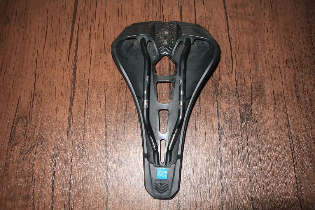 シマノプロ　ステルスサドル　142mm