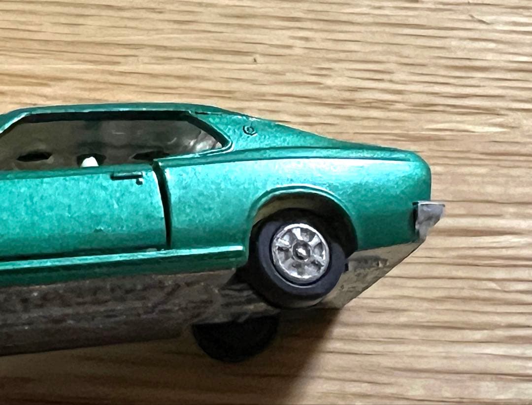 トミカ 黒箱 14 日産ローレル2000GX 日本製 色指定箱
