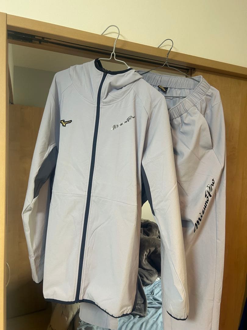 Mizuno フード付きジャージ上下セット