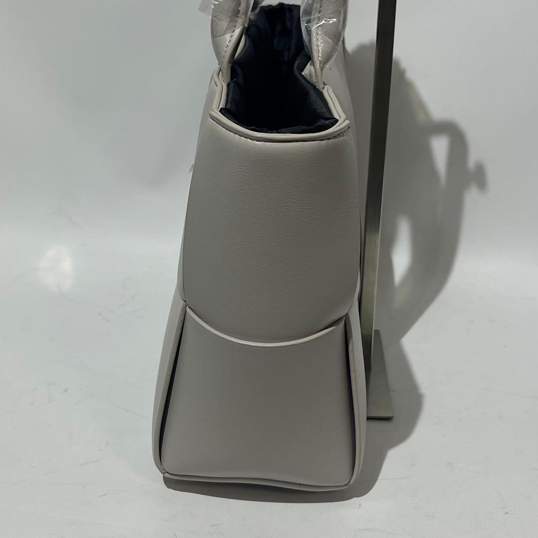 新品✨V12 BV イントレチャートスタイル エコレザー カートバッグ ベージュ