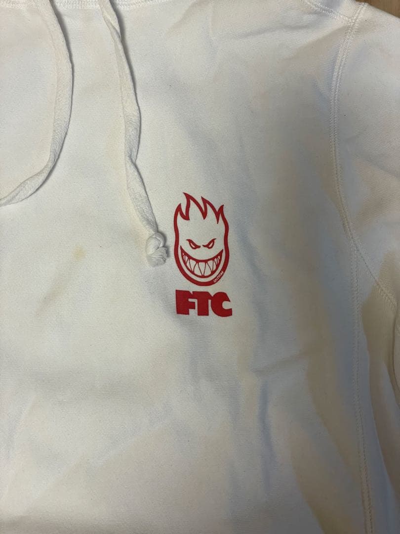 FTC × spitfire コラボフーディー　エフティーシー　スピットファイヤ