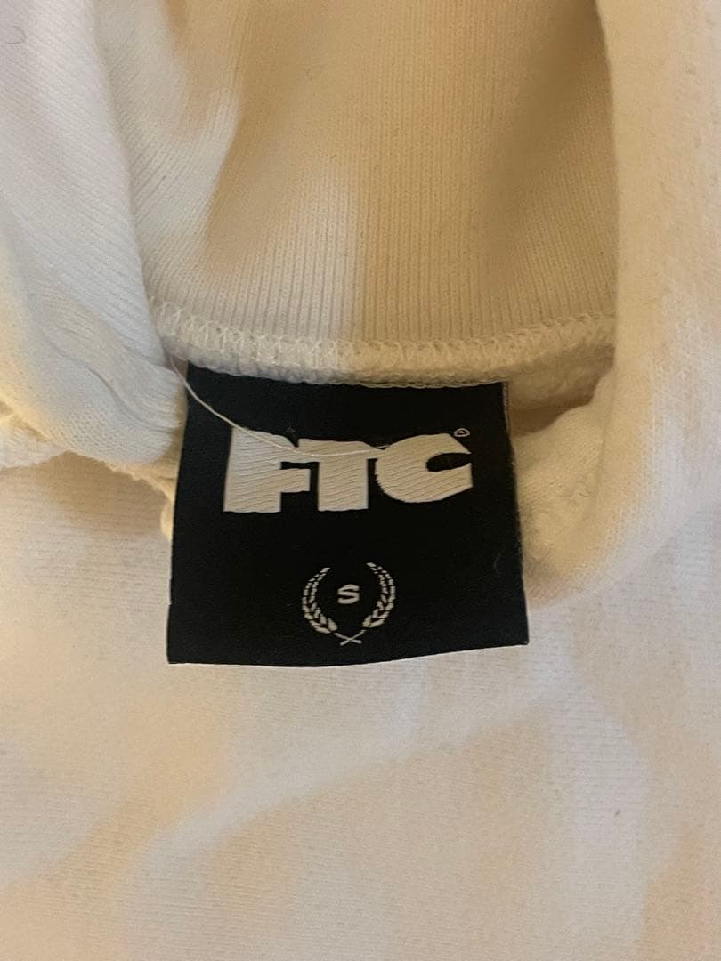FTC × spitfire コラボフーディー　エフティーシー　スピットファイヤ