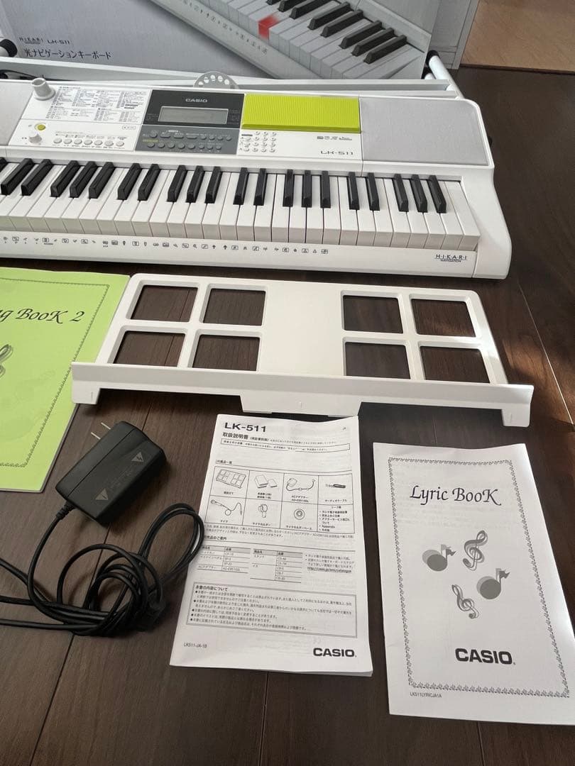CASIO LK-511 電子ピアノ　光ナビゲーション 高さ調節可能スタンド付