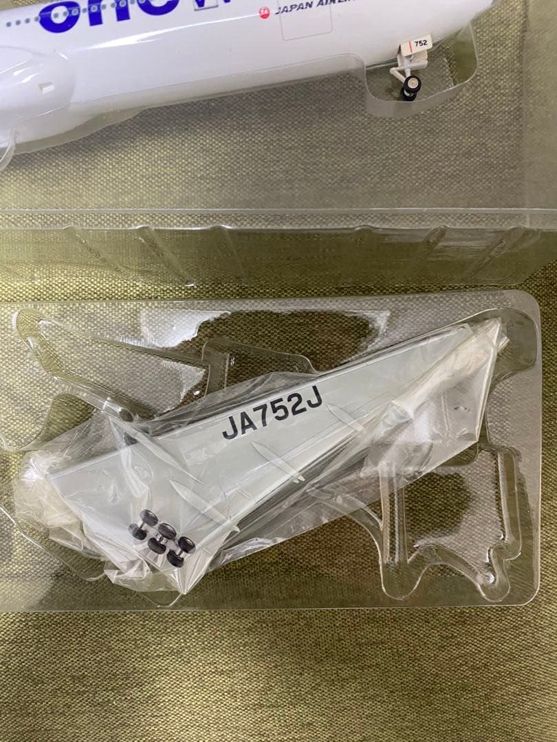 JAL Boeing 777-300 スケール1:200 JA752J
