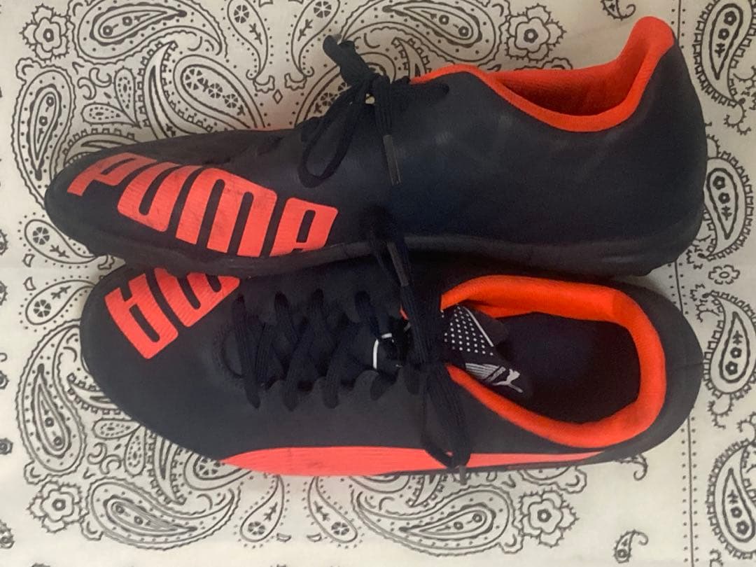 【未使用】26〜26.5cmPUMA EVO SPEED 5フットサルシューズ