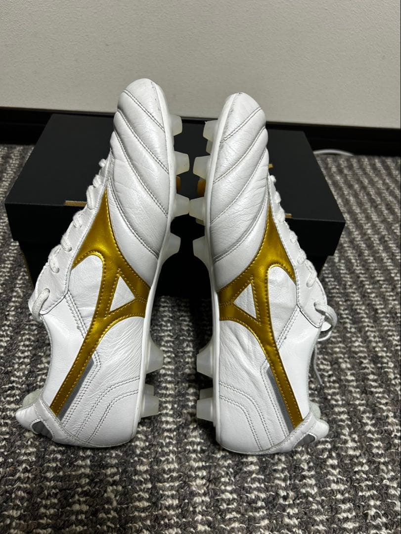 モレリア2Japan ホワイト／ゴールド27.0 MIZUNO