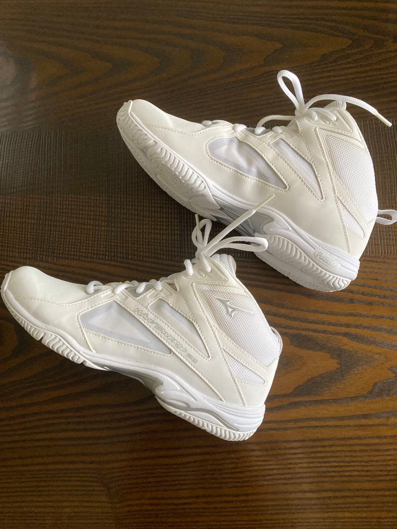Mizuno ホワイト ハイカット トレーニングシューズ２４.5cm