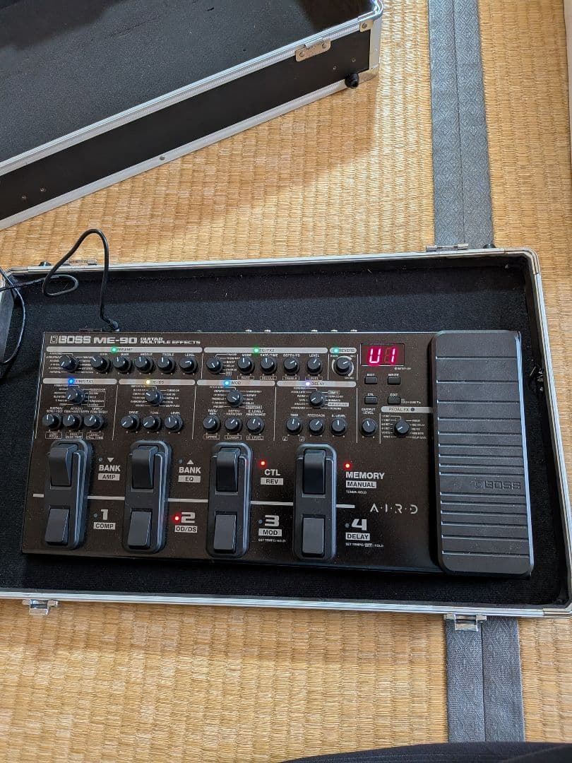 BOSS ME-90 ギターエフェクター　ケース、電源アダプター付属