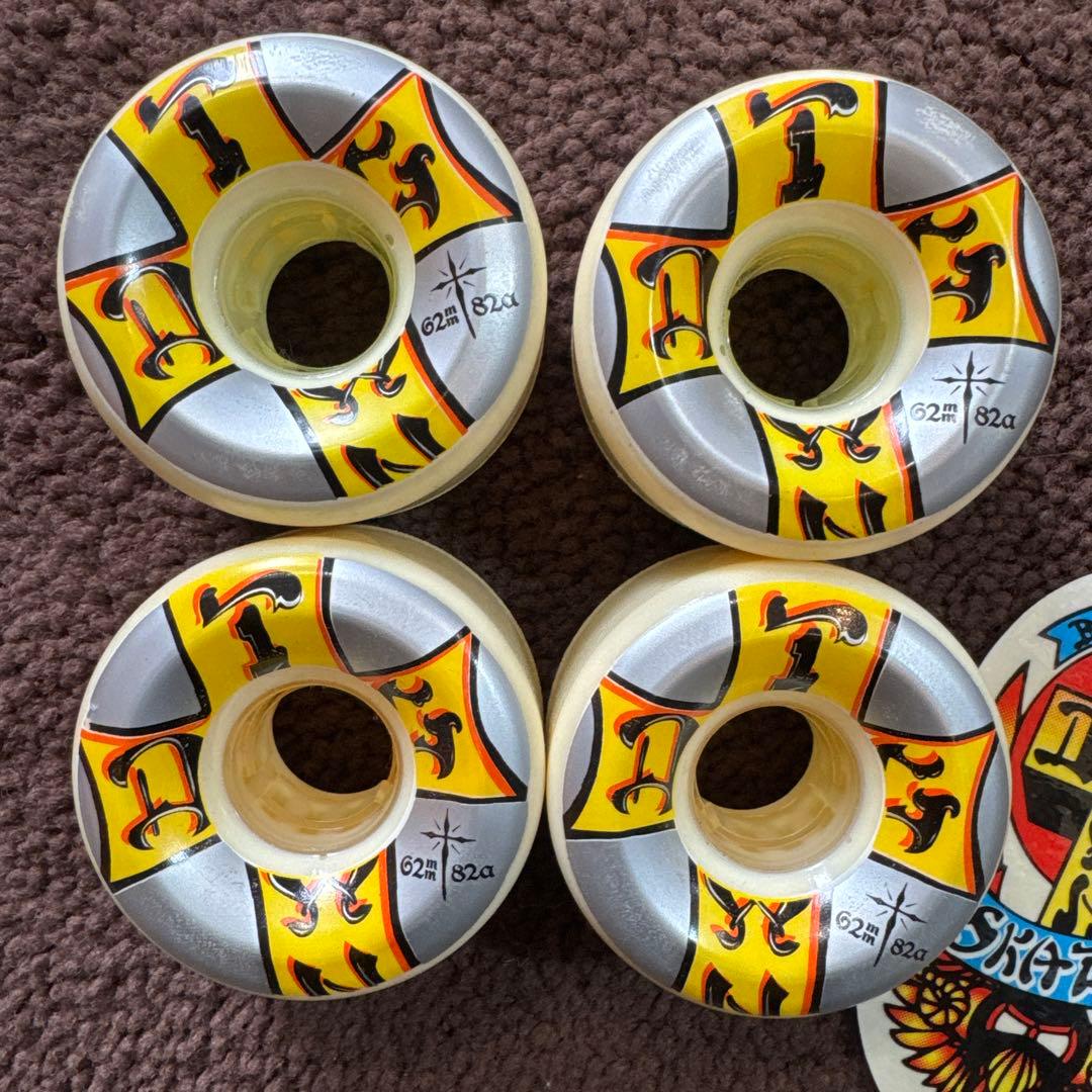 DOGTOWNドックタウンスケボーウィール62mm 82A 4個セットUSA