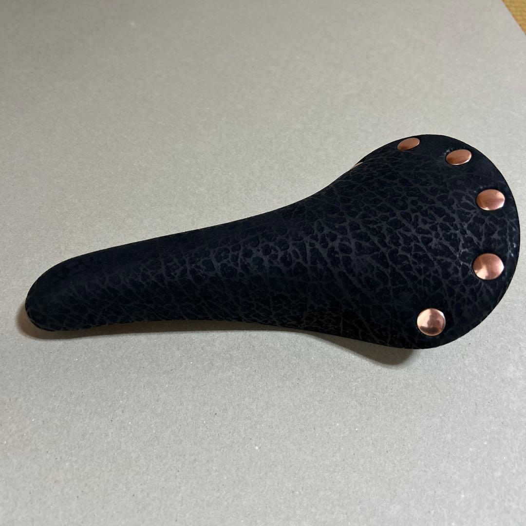 新品 Selle San Marco Regal ブラック 鋲付き　ピストロード