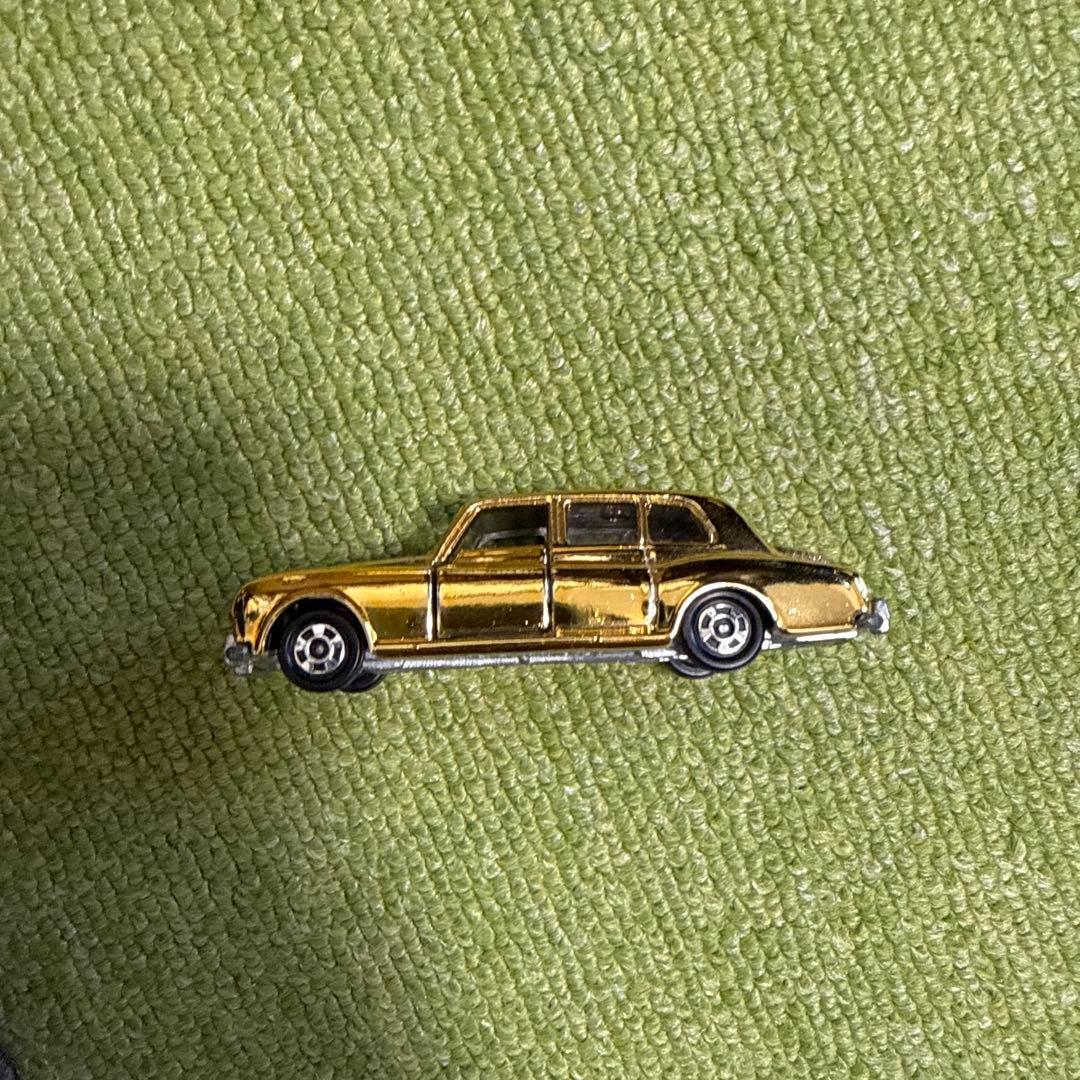 TOMICA ロールスロイス ファントム VI F6 金色