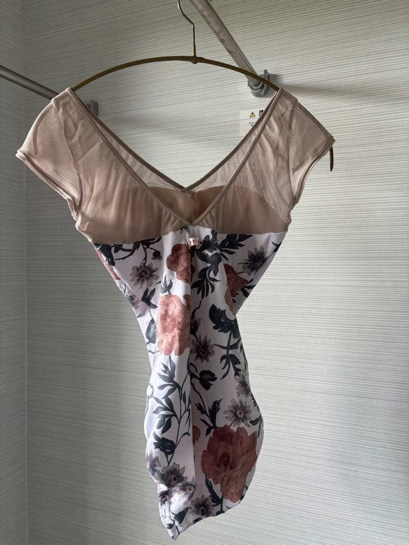stina. スティナ　花柄 Vネック レオタード