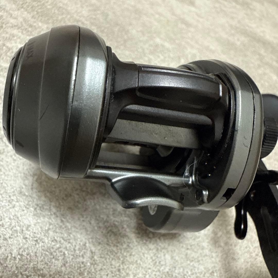 アブガルシア　ゼノン MG-X 8.3　ハイギア(右)　Abu Garcia