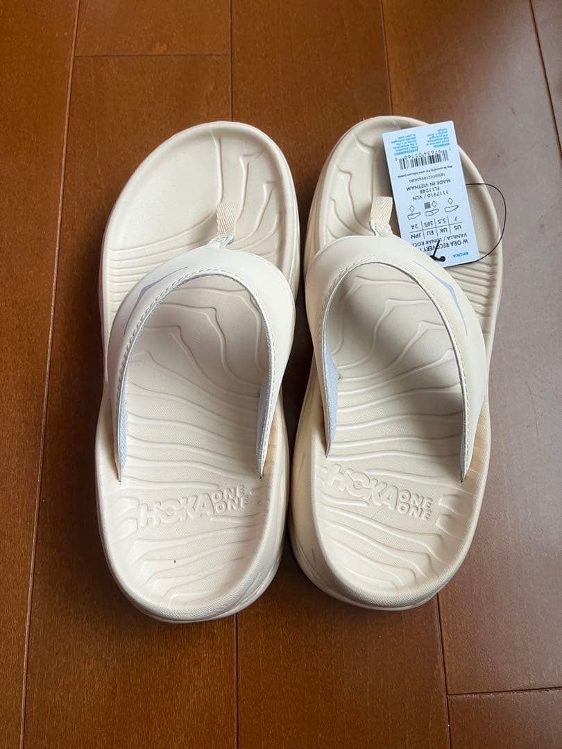 HOKA ORA recovery flip バニラ×ルナロック W7