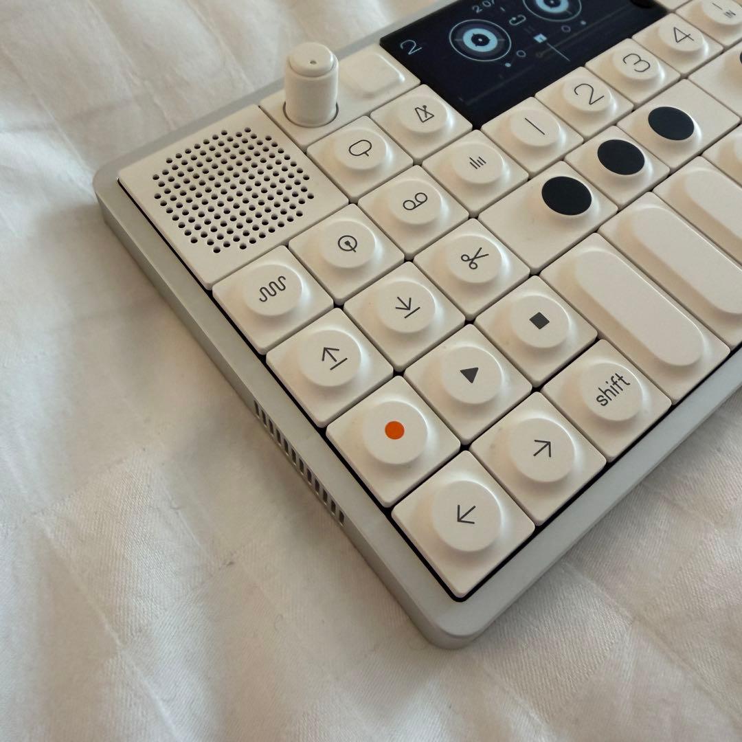 【美品】Teenage Engineering OP-1 Field